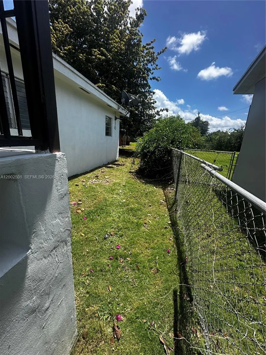 821 SW 2nd St, Florida City FL 33034