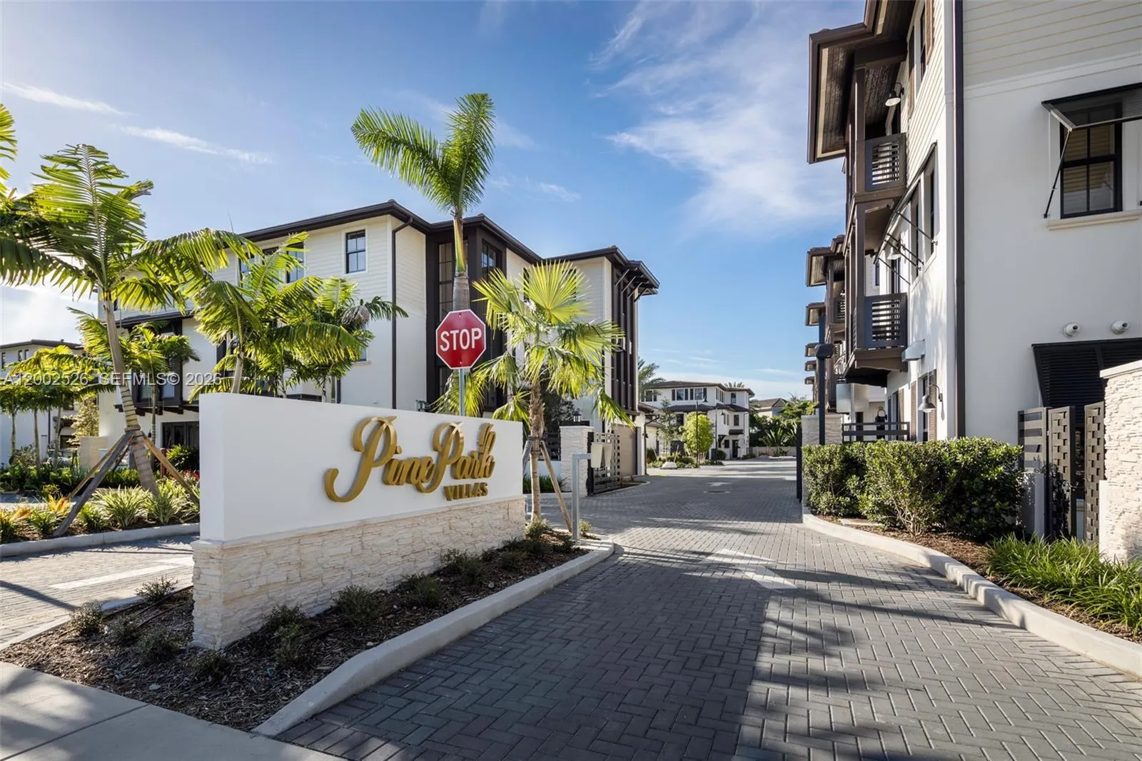 7496 SW 100th St, Pinecrest FL 33156