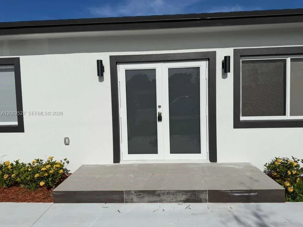 831 SE 9th Ave, Hialeah FL 33010