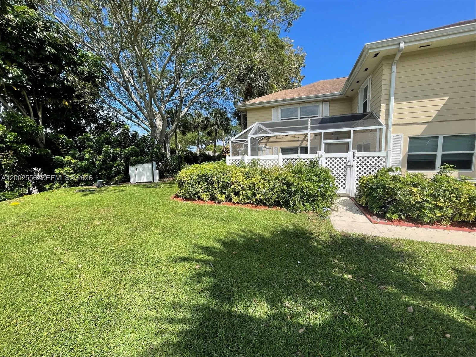 2 bedroom 2 bath for sale at 5801 Wheatley Ct, Boynton Beach FL 33436