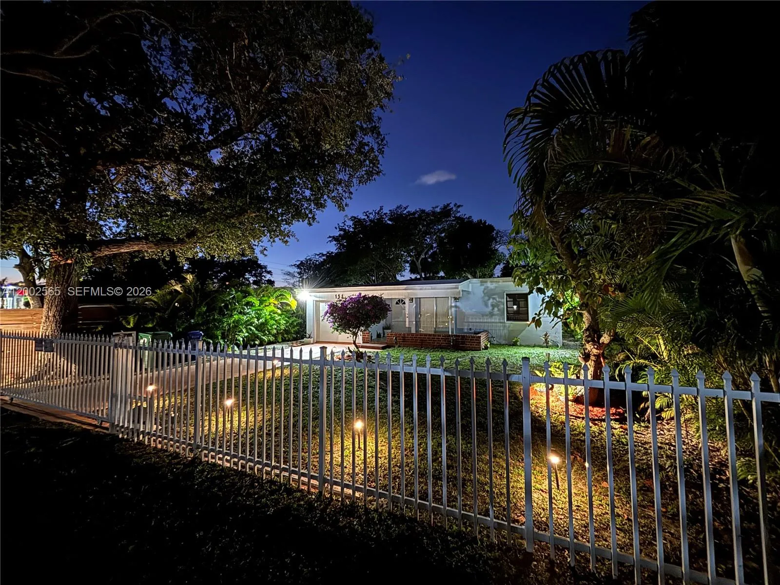 151 NW 165th St, Miami FL 33169