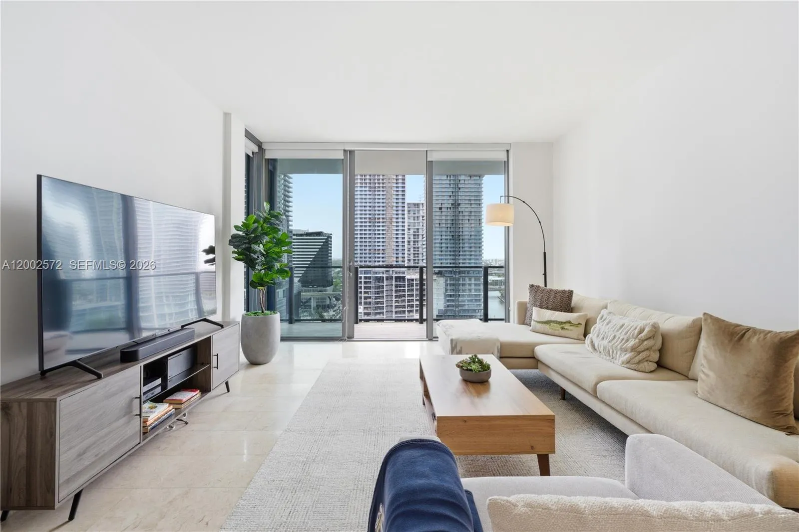 68 SE 6th St # 1106, Miami FL 33131