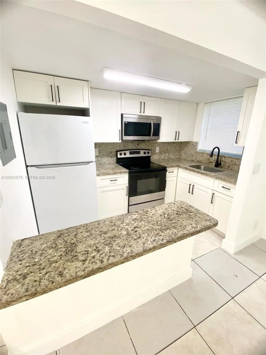 850 SW 74 TER # 1, North Lauderdale FL 33068