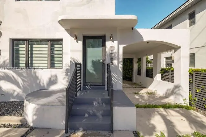 7910 Byron Ave, Miami Beach FL 33141