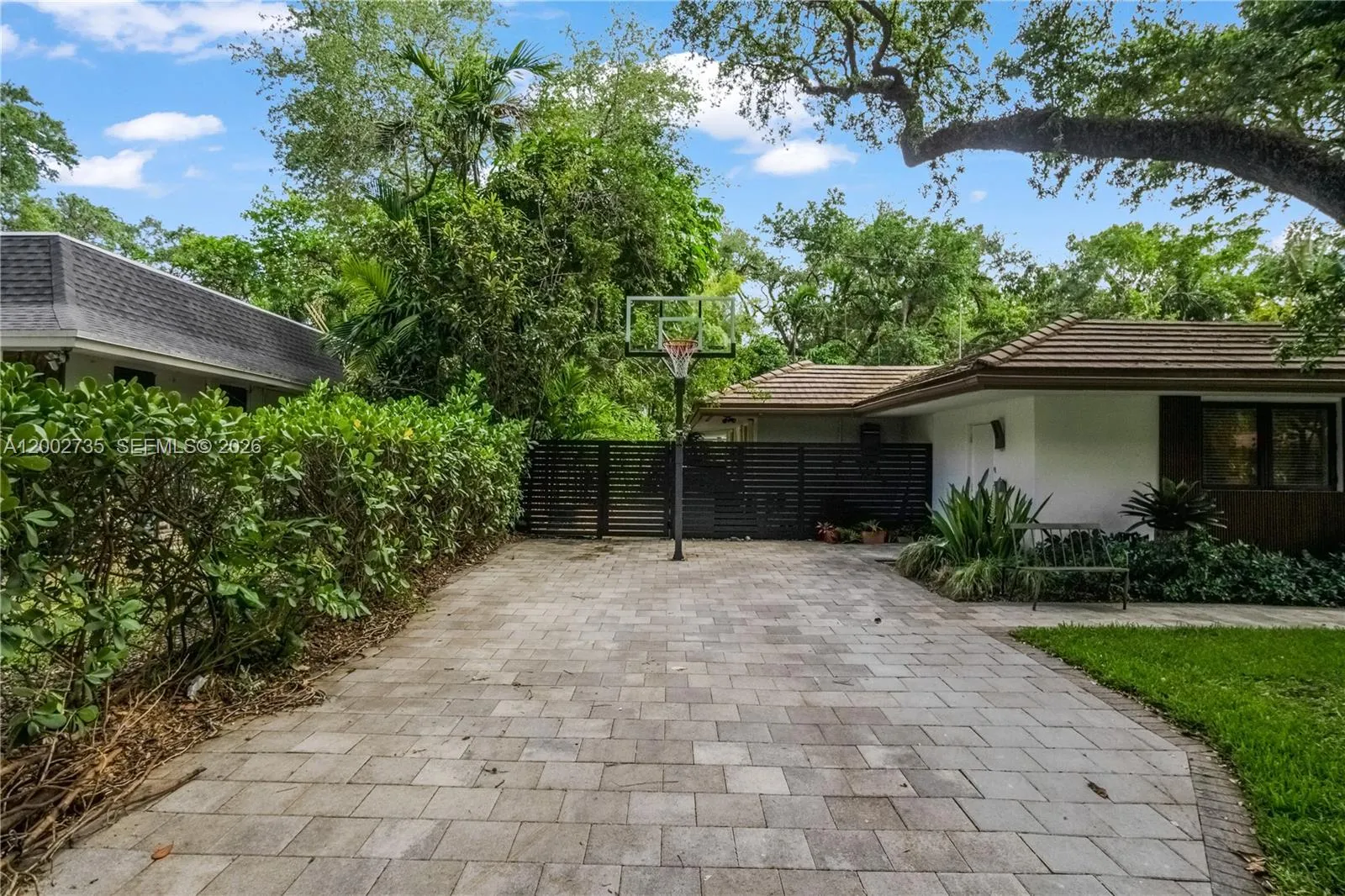 2140 NE 190th Ter, Miami FL 33179