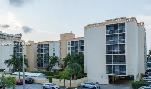 2935 NE 163rd St # 4Q, North Miami Beach FL 33160