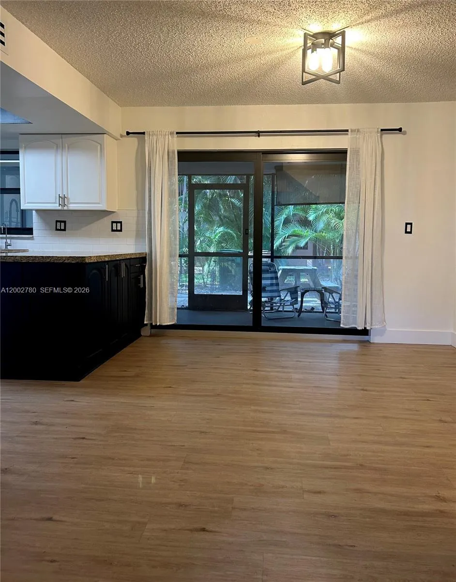 10 Laredo Pl, Davie FL 33324