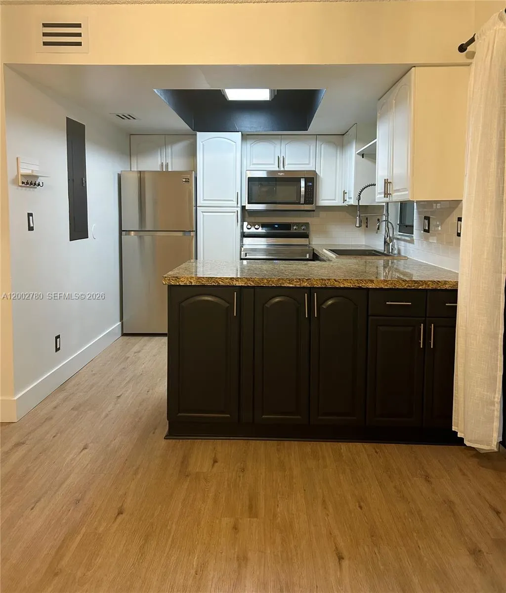 10 Laredo Pl, Davie FL 33324