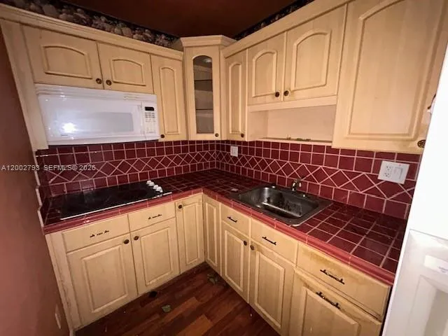 4713 NW 7th St # 1, Miami FL 33126