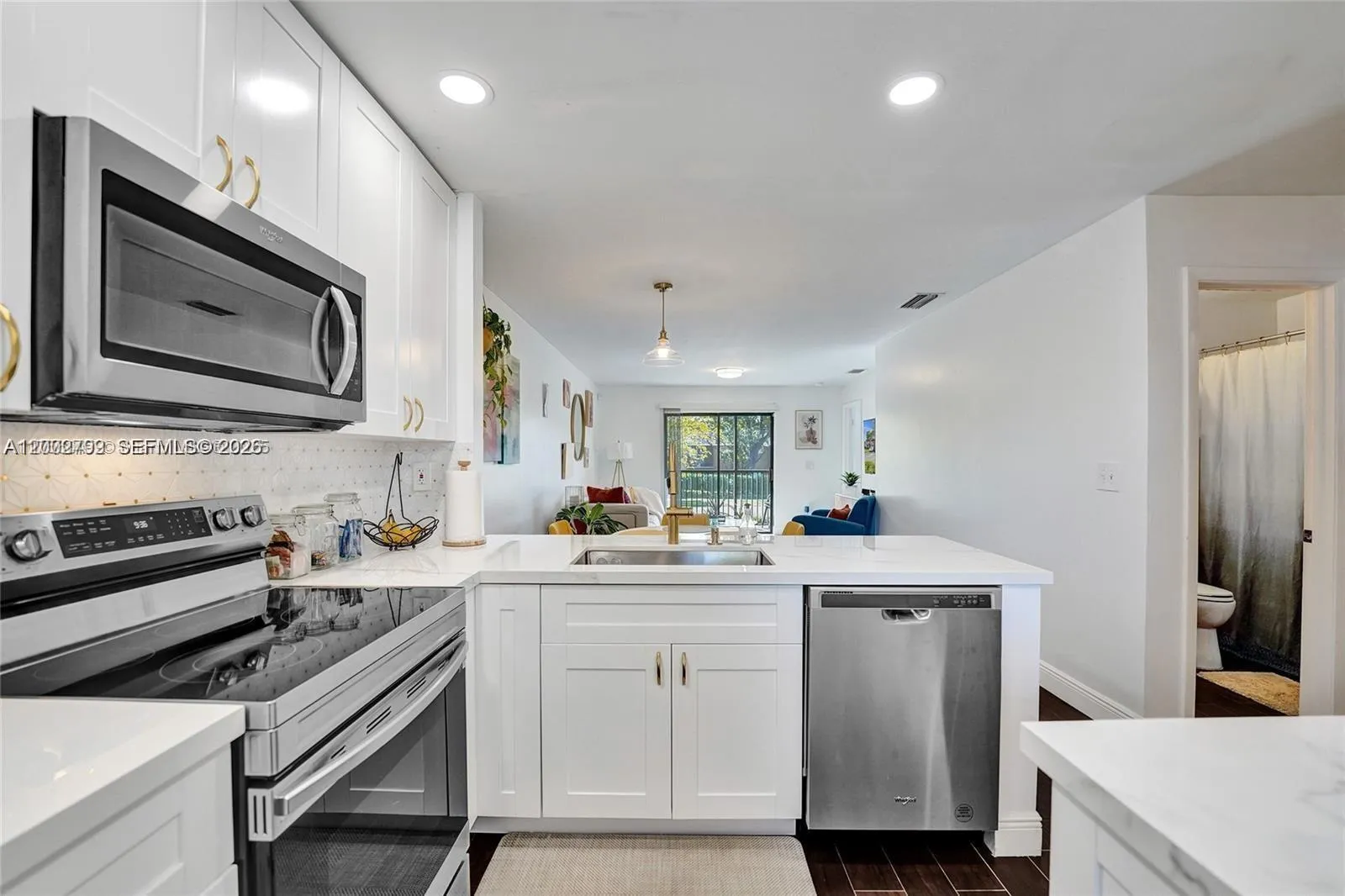 10468 NW 10th St # 204, Pembroke Pines FL 33026