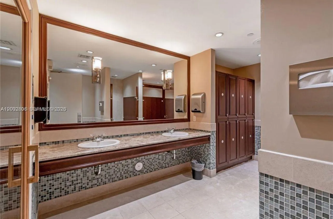 20000 E Country Club Dr # 906, Aventura FL 33180