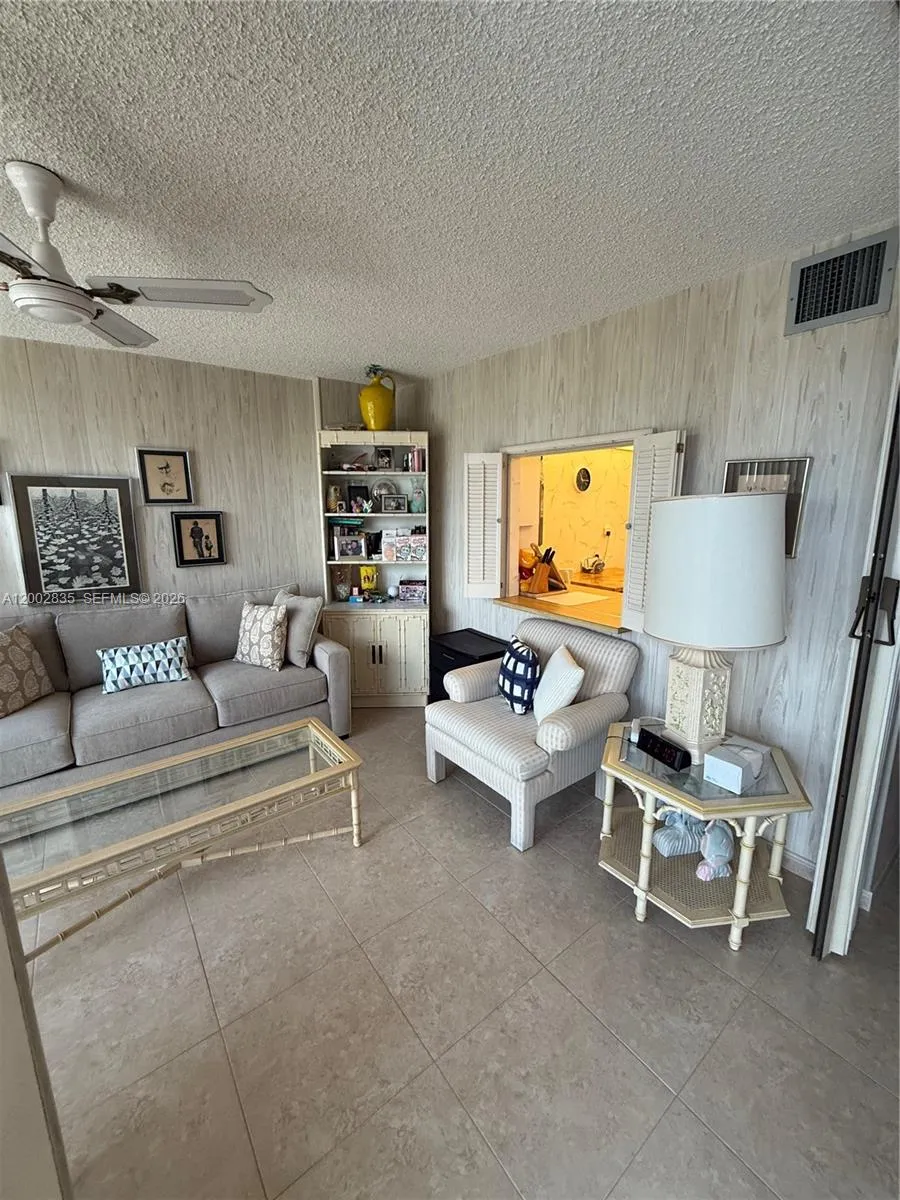 1000 Parkview Dr # 407, Hallandale Beach FL 33009