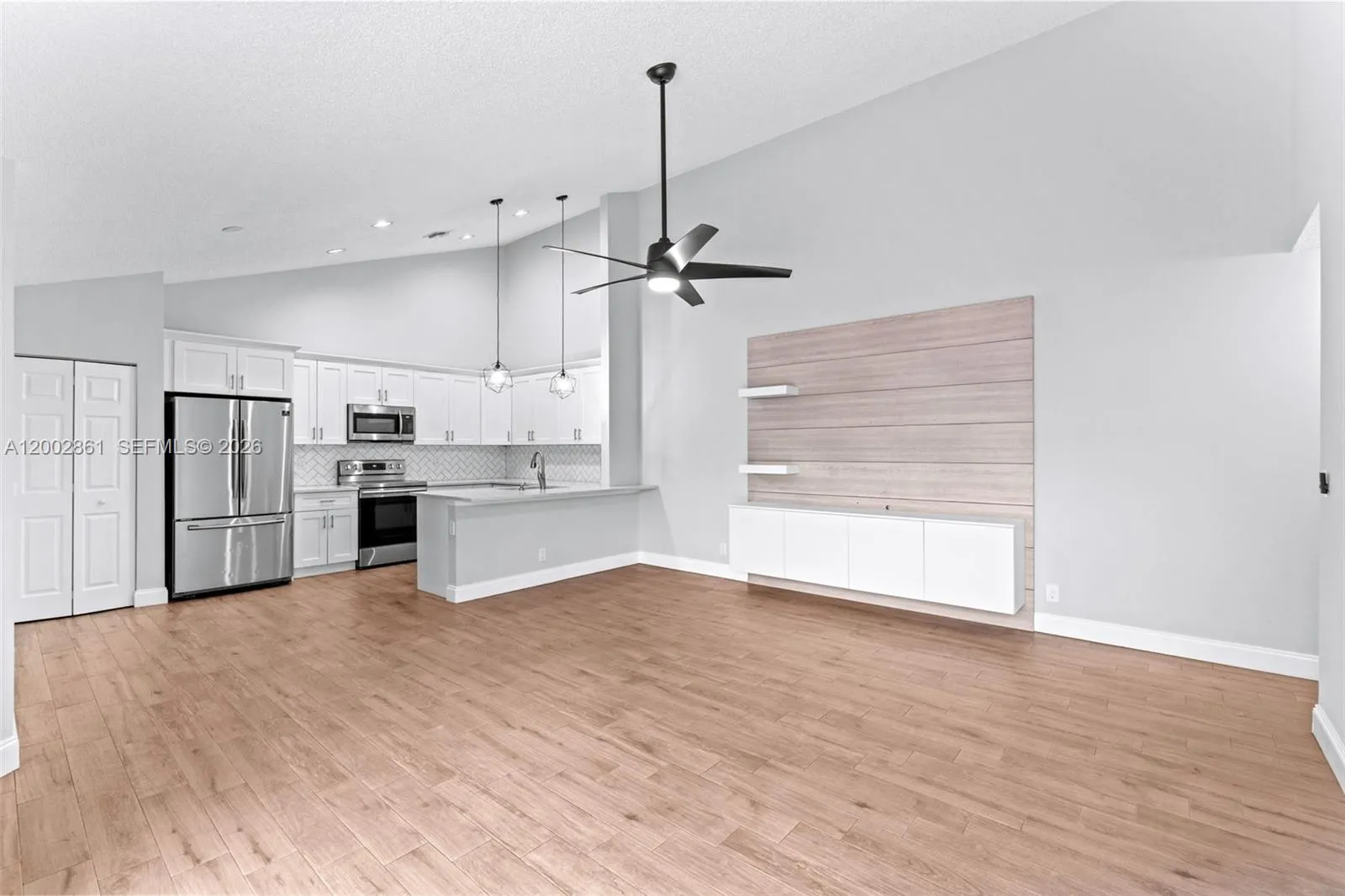 504 Timberlane Cir, Green Acres FL 33463