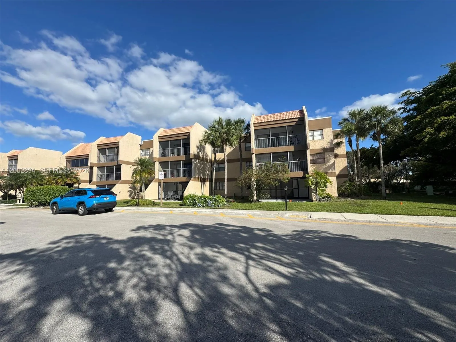 240 Lakeview Dr # 112, Weston FL 33326