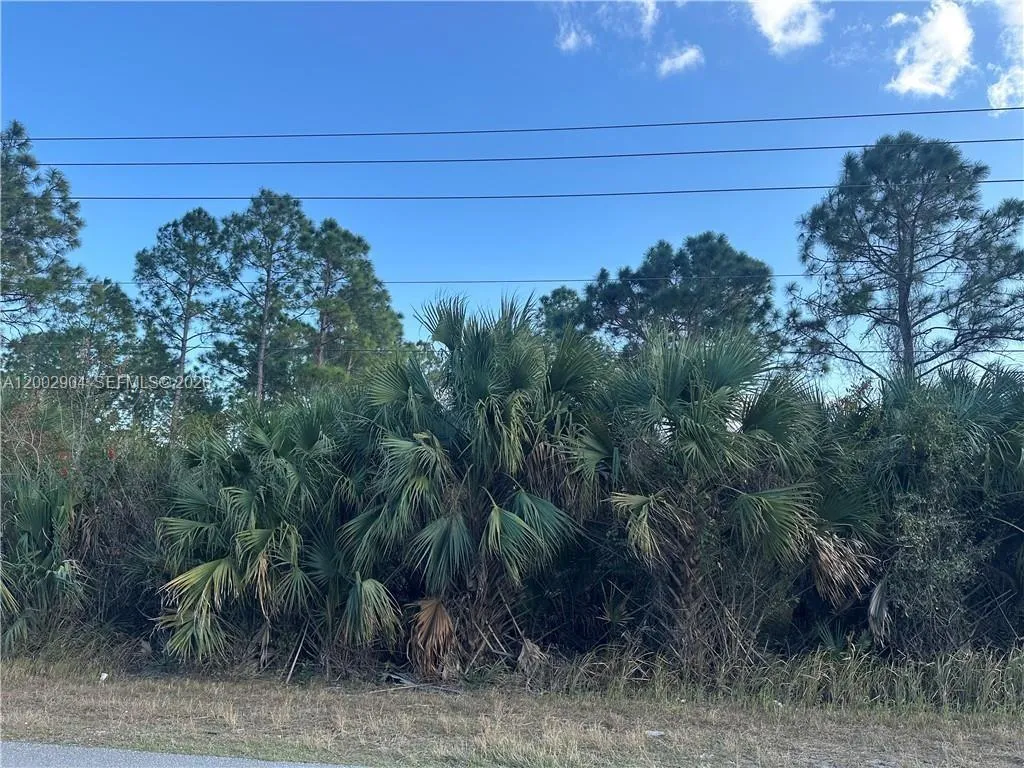 for sale at 665 Woodcrest, Lehigh Acres FL 33972