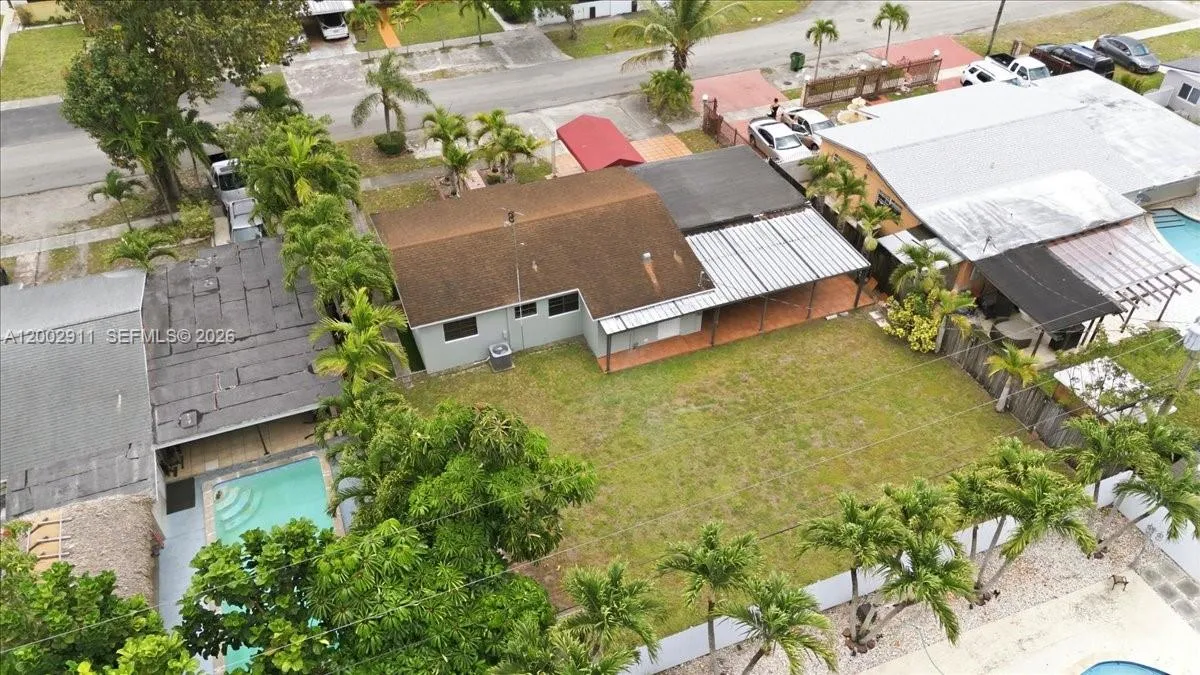 687 W 39th Pl, Hialeah FL 33012
