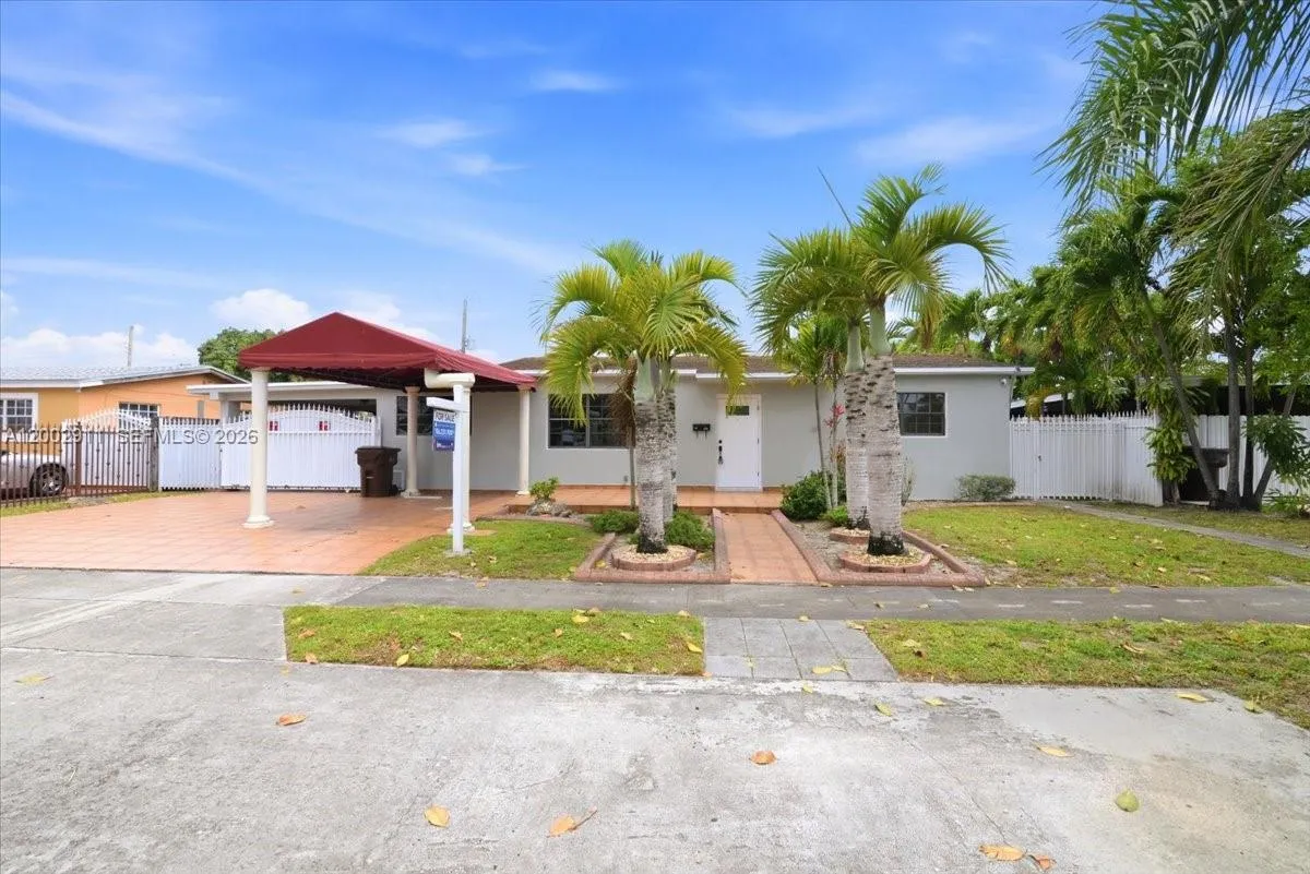 687 W 39th Pl, Hialeah FL 33012