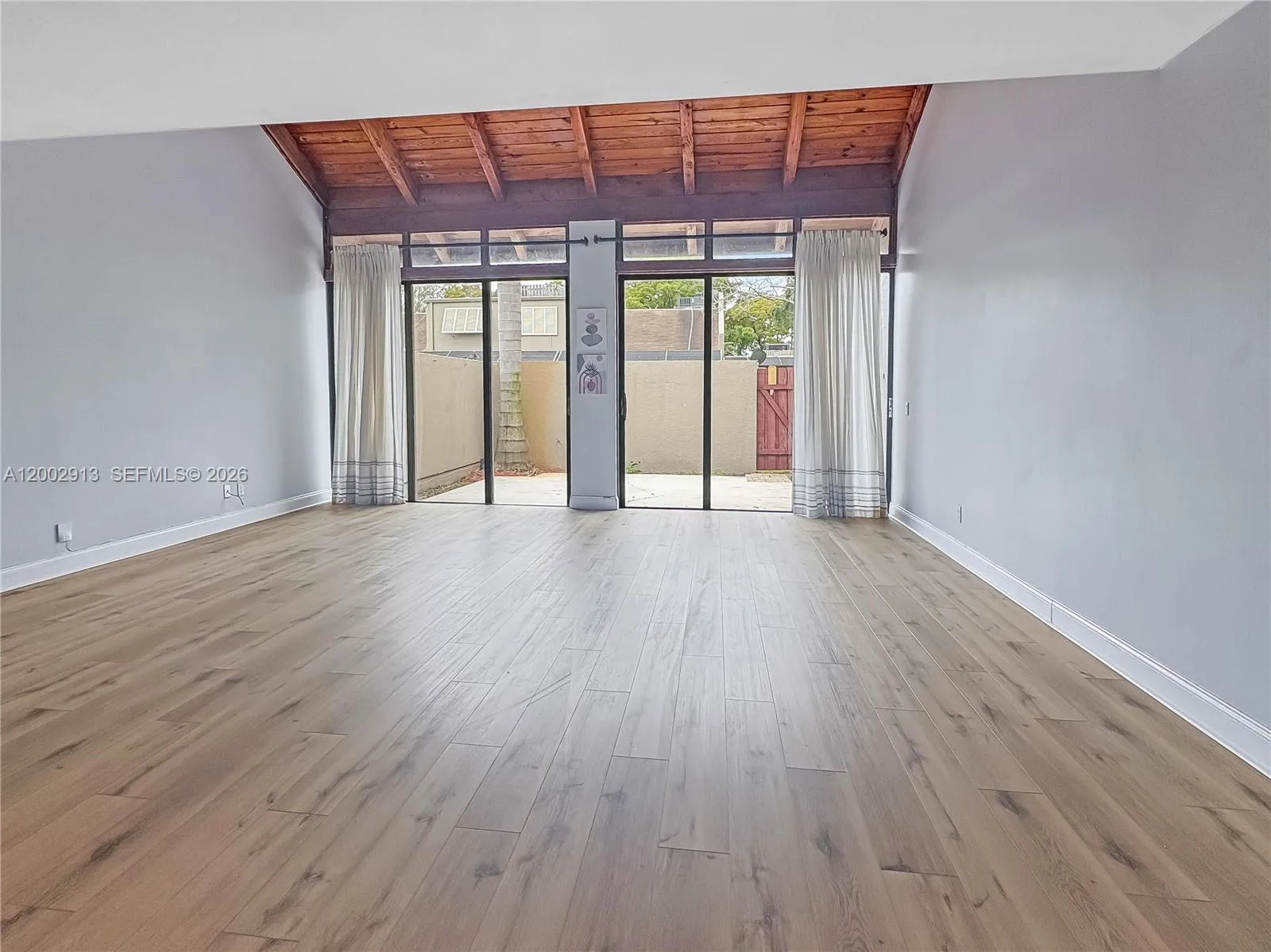 1180 Windward Dr, Pembroke Pines FL 33026