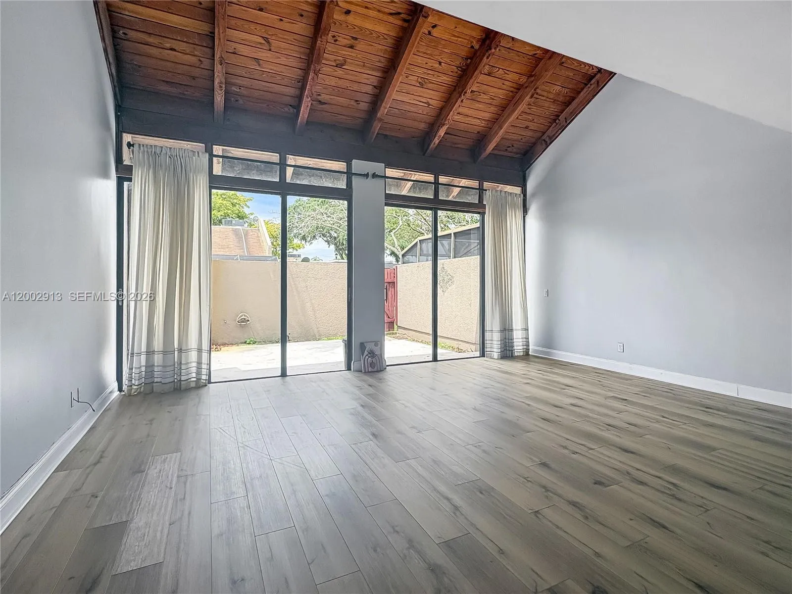 1180 Windward Dr, Pembroke Pines FL 33026