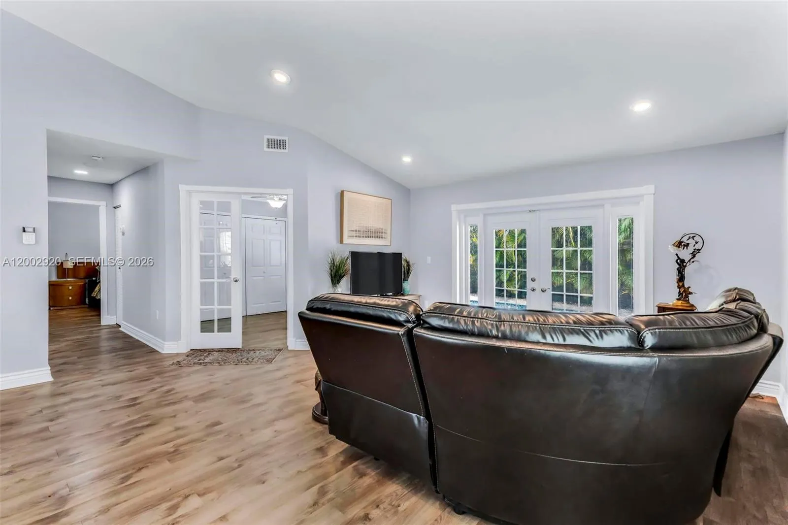 13721 Oak Ridge Dr, Davie FL 33325