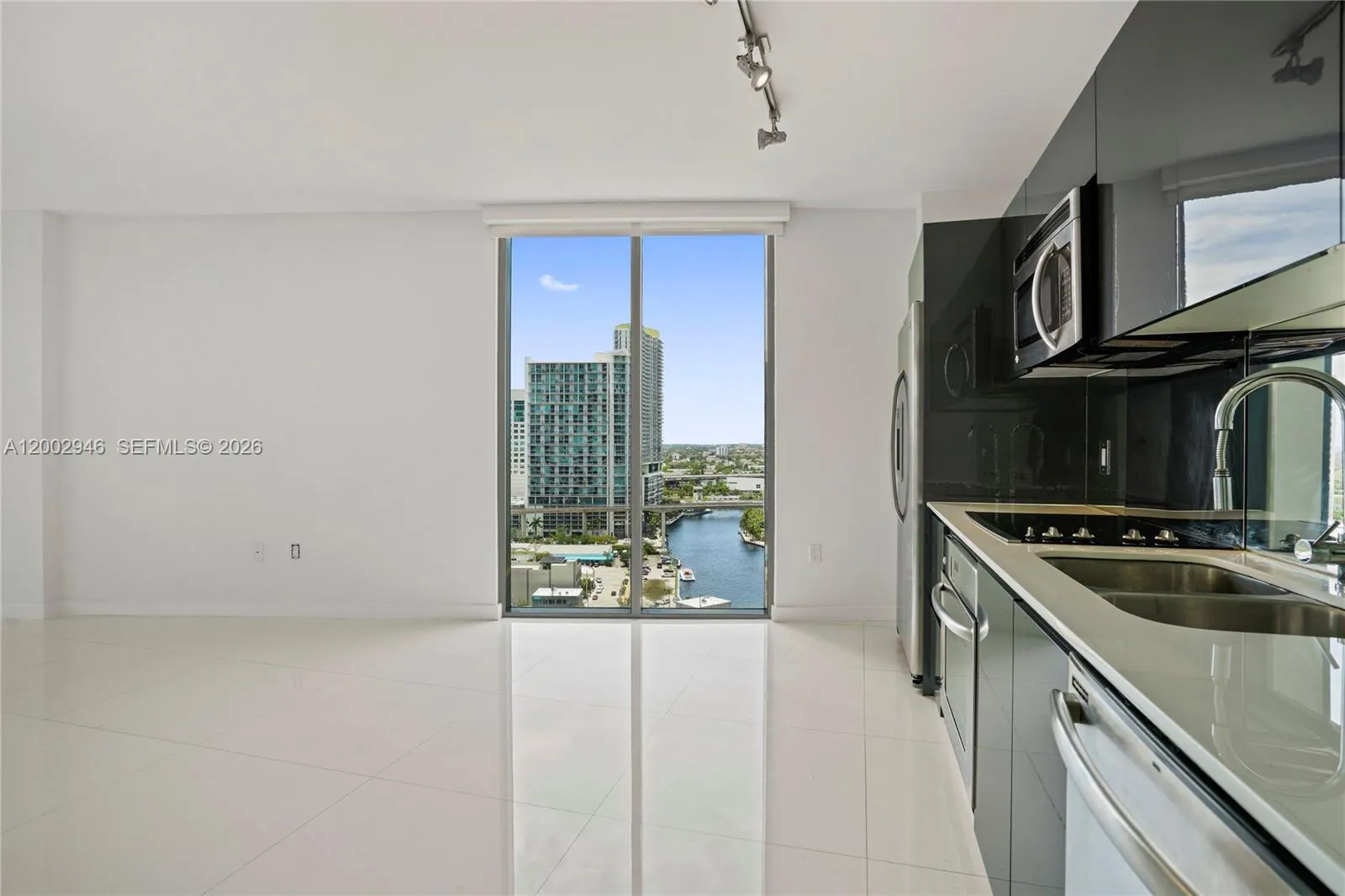31 SE 6 St # 1901, Miami FL 33131