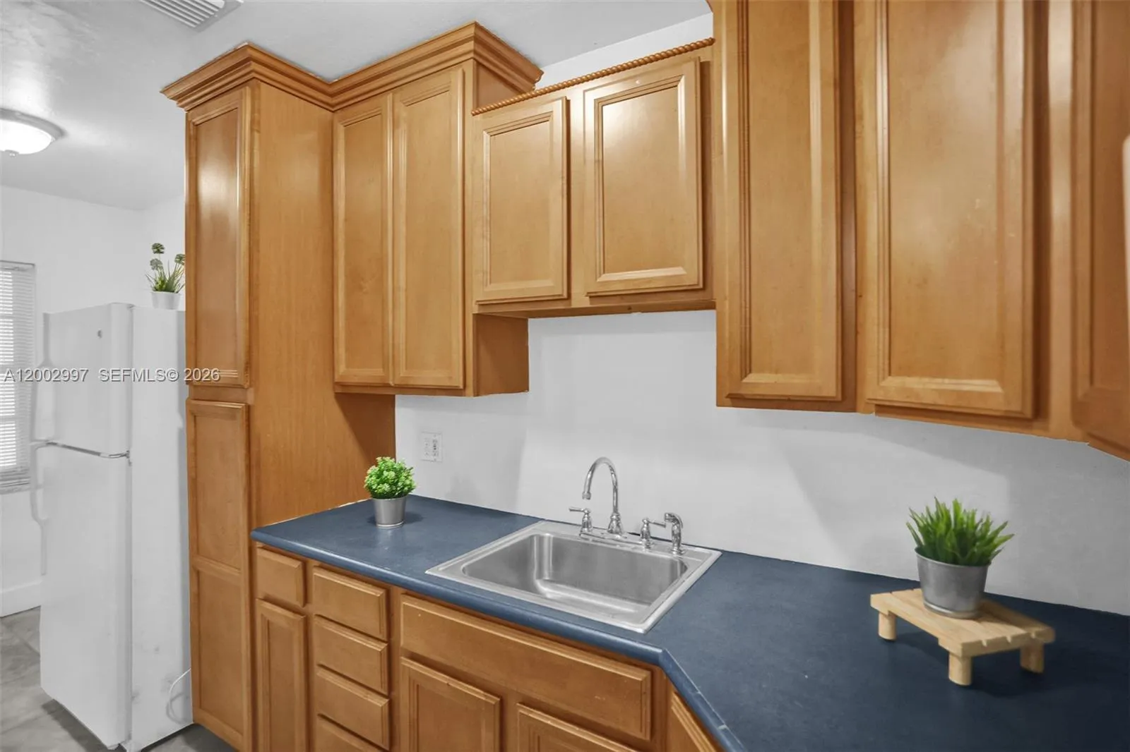 1860 Venice Park Dr # 213, North Miami FL 33181