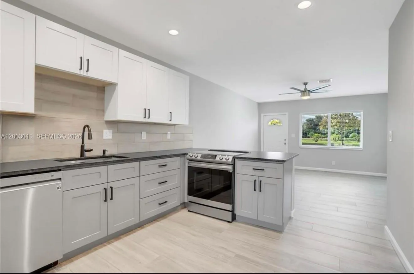 2550 N Dixie Hwy # 2570, Boca Raton FL 33431