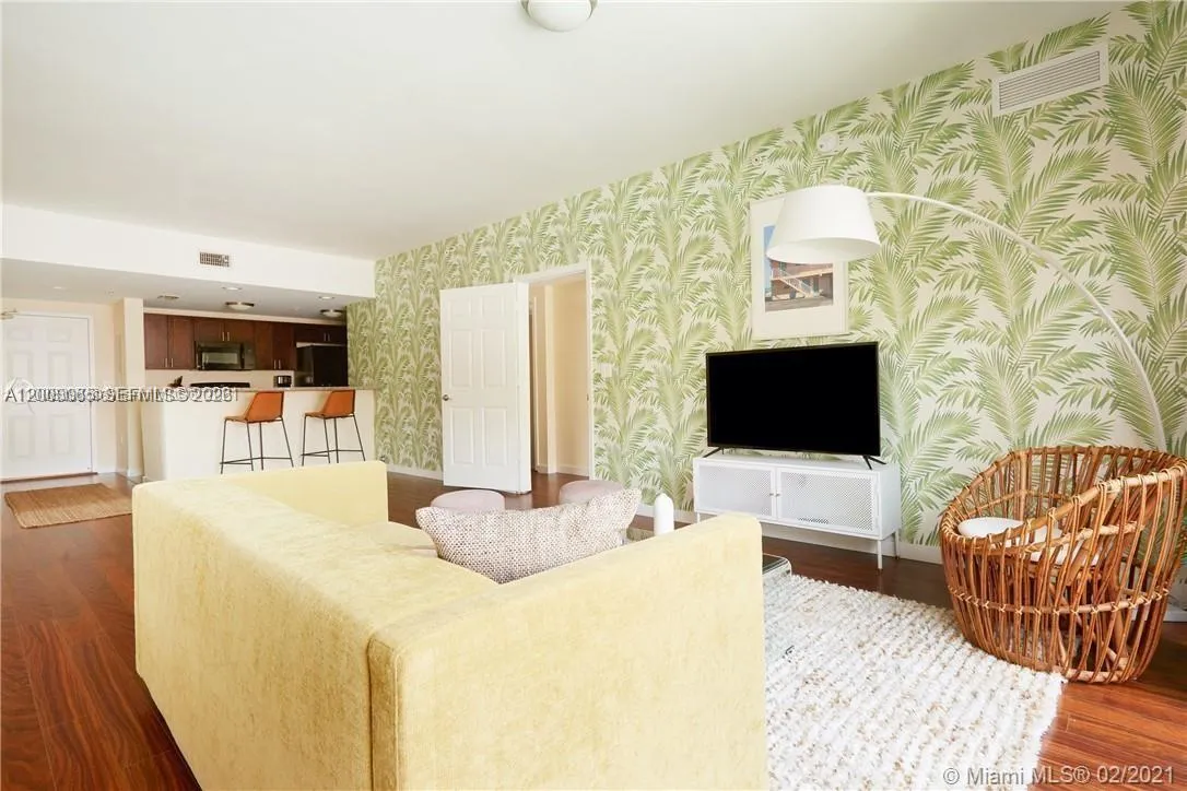 568 NE 66th St # 501, Miami FL 33138