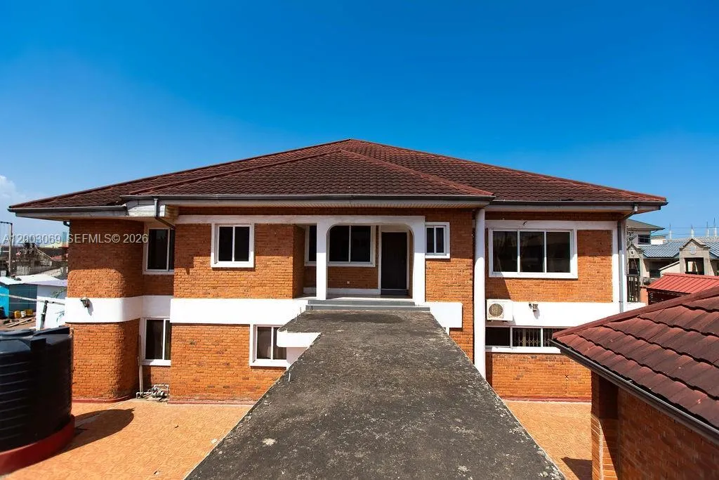 72 Nmai Dzorn Adjiringano Road, FL