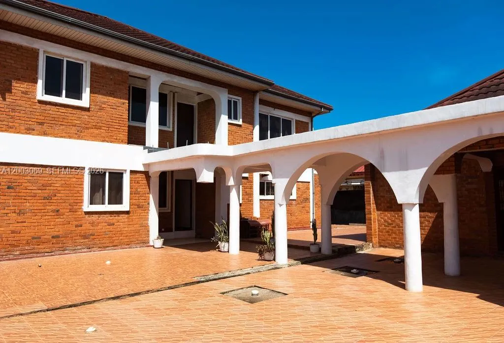 72 Nmai Dzorn Adjiringano Road, FL