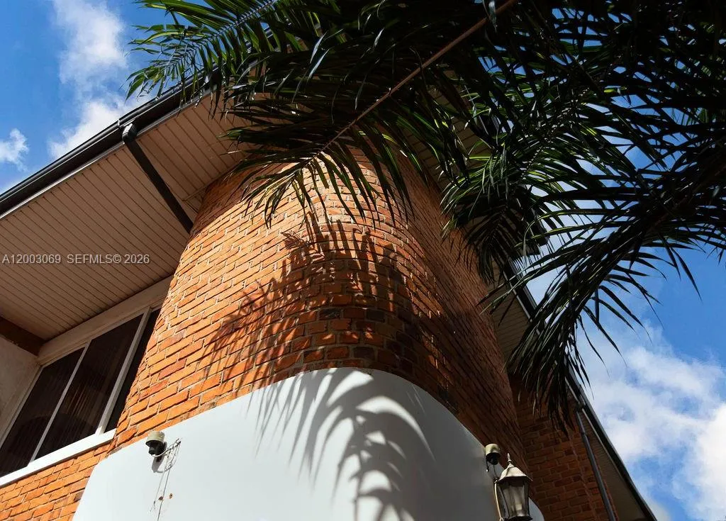 72 Nmai Dzorn Adjiringano Road, FL