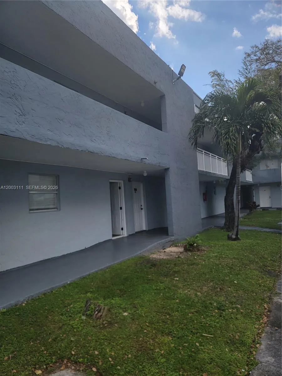 9371 Fontainebleau Blvd # I103, Miami FL 33172