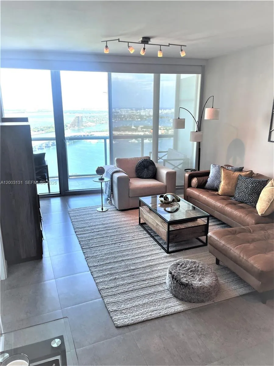 888 Biscayne Blvd # 4310, Miami FL 33132