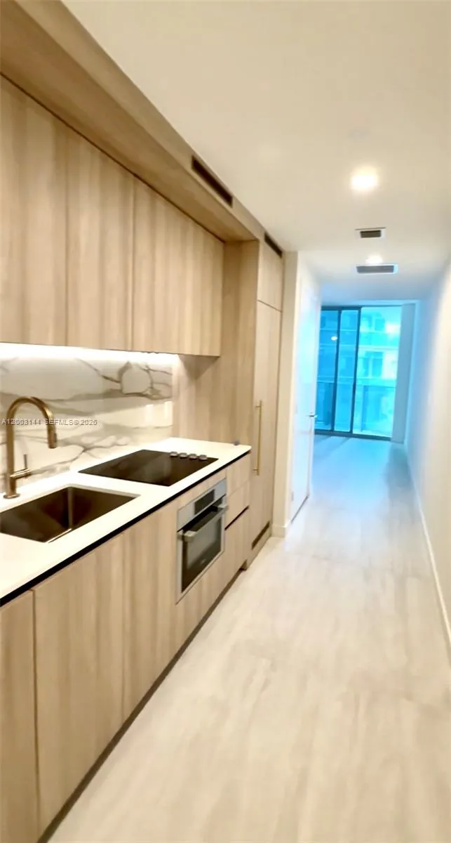 77 SE 5th st # 2305, Miami FL 33131