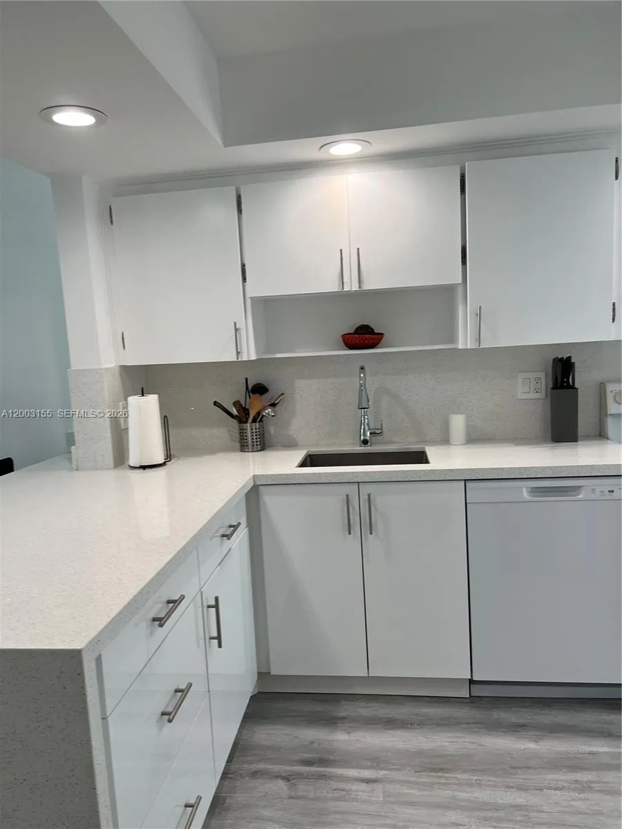 240 Galen Dr # 302, Key Biscayne FL 33149