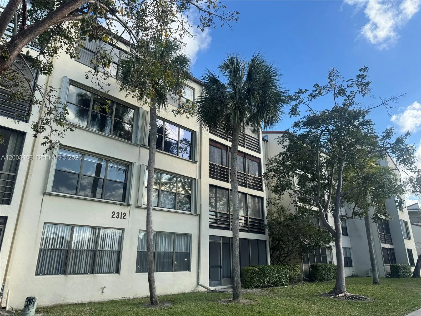 2312 S Cypress Bend Dr # 107, Pompano Beach FL 33069