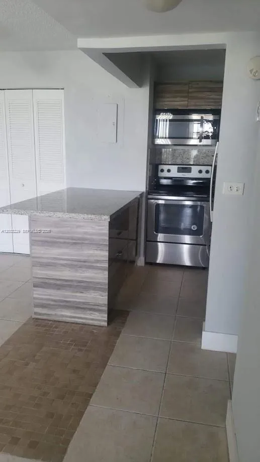 8840 Fontainebleau Blvd # 402, Miami FL 33172