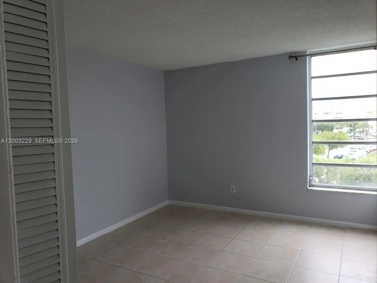 8840 Fontainebleau Blvd # 402, Miami FL 33172