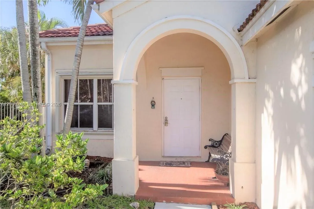 777 Tanglewood Cir, Weston FL 33327