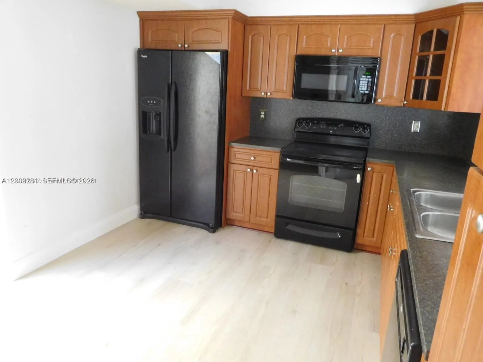 323 Ives Dairy Rd # 06, Miami FL 33179