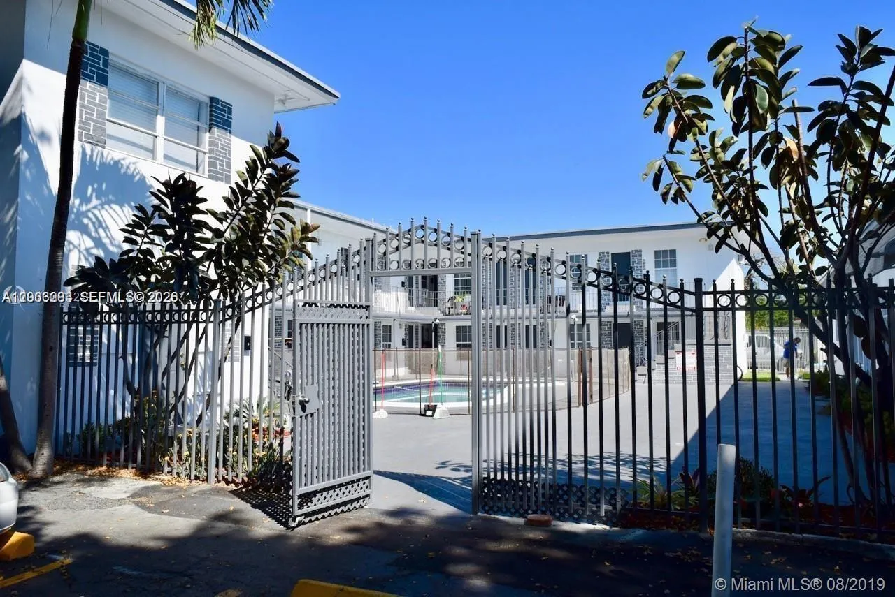 1843 Dewey St # 100, Hollywood FL 33020