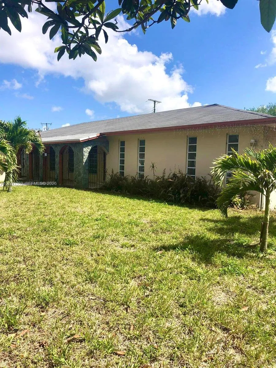 4900 SW 36th Ct, Pembroke Park FL 33023