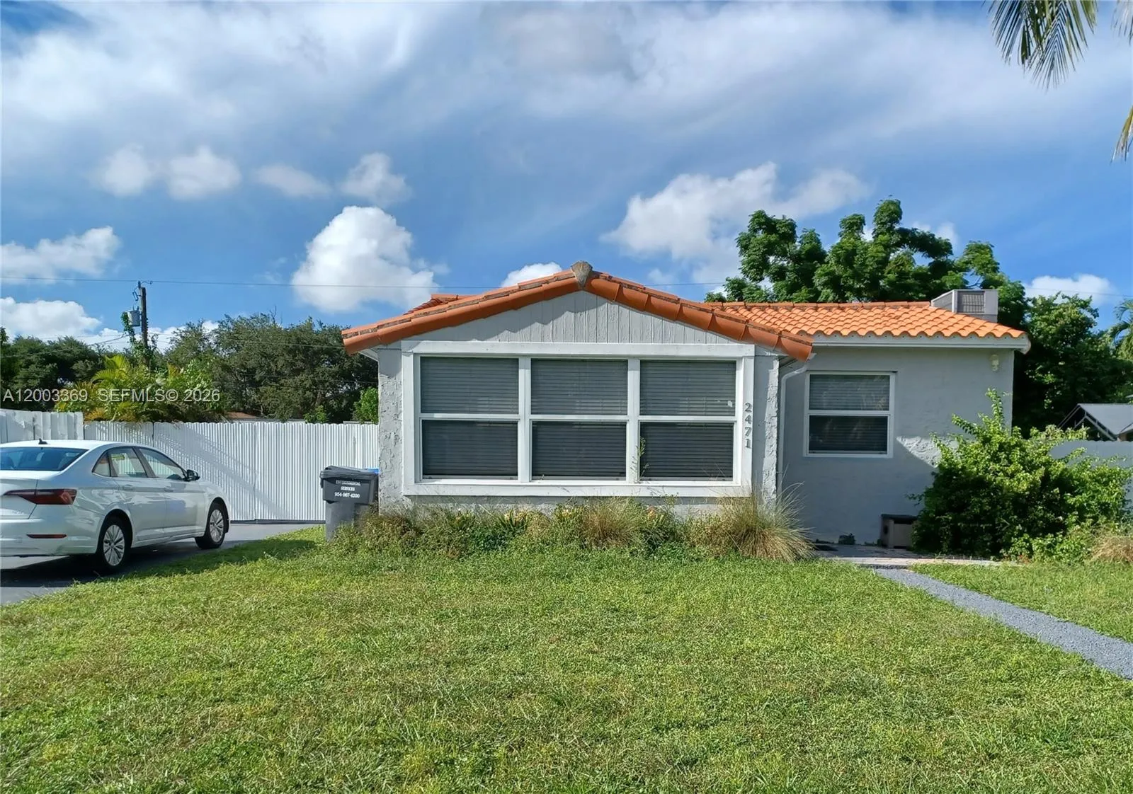 2471 Dewey St, Hollywood FL 33020
