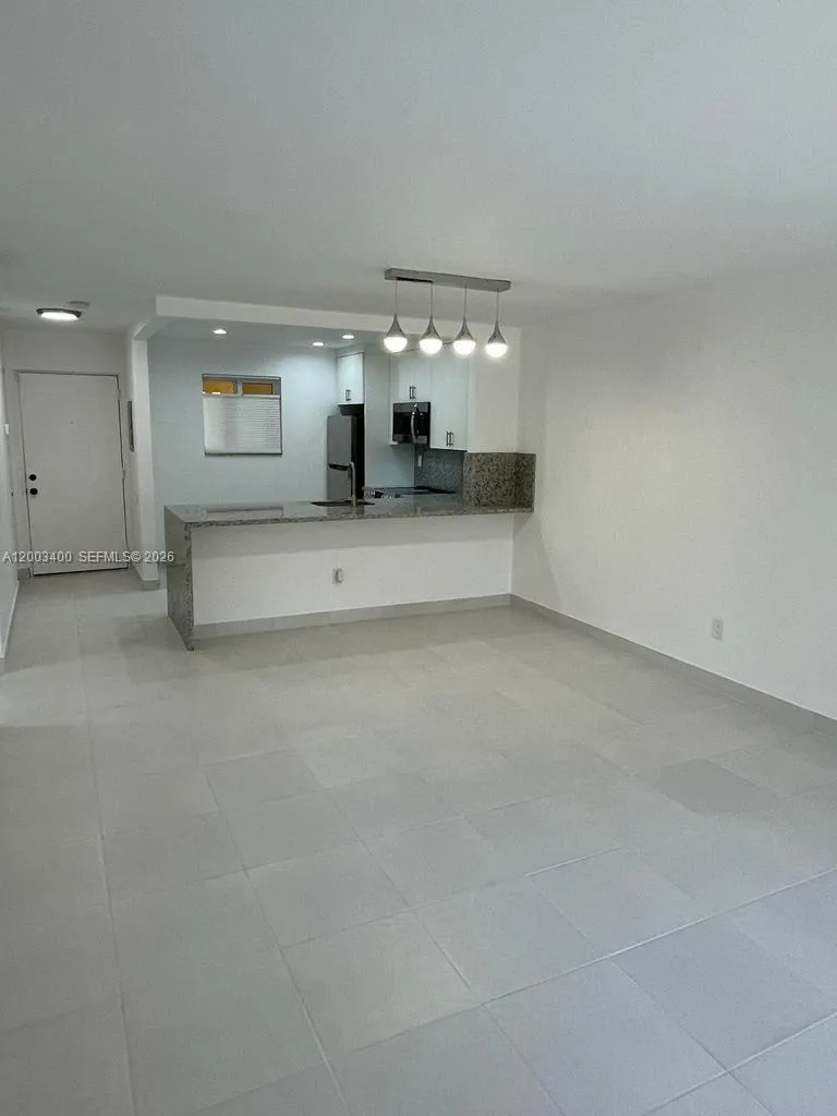 7732 Camino Real # 318, Miami FL 33143