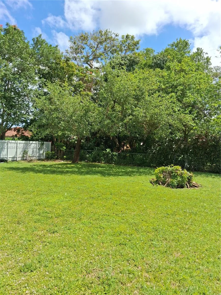 1438 NW 99th St, Miami FL 33147