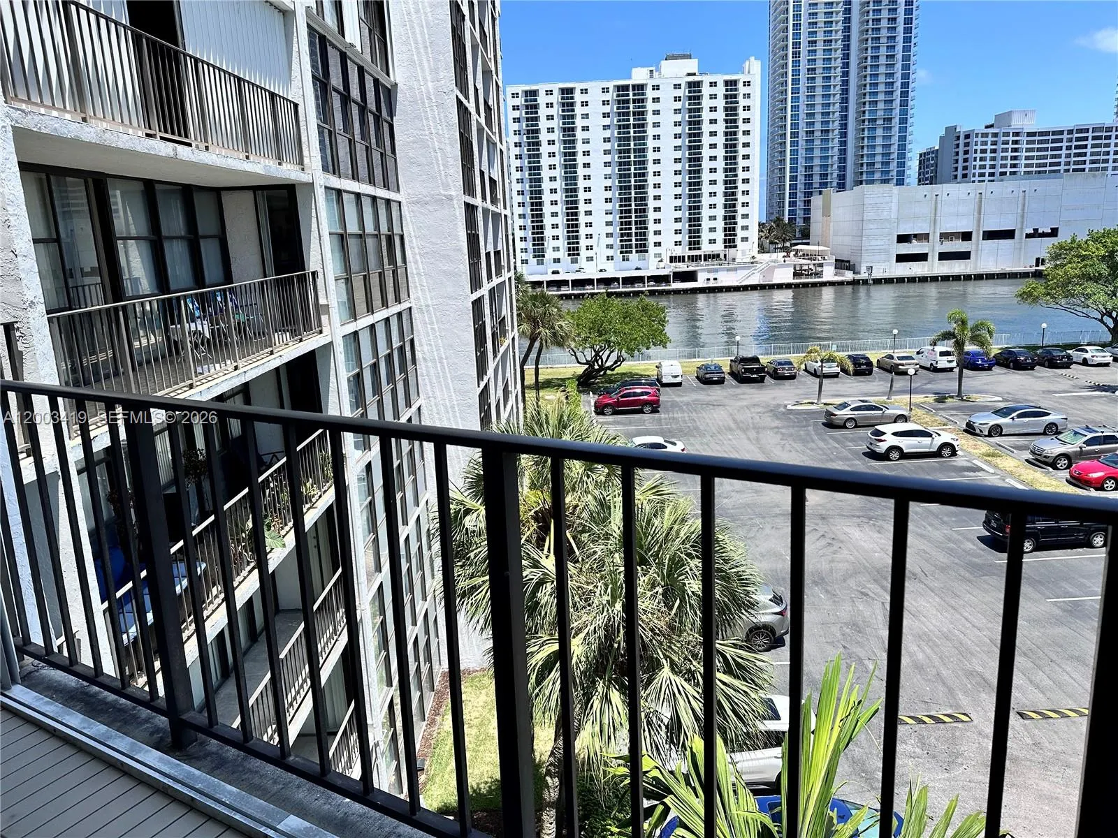 800 Parkview Dr # 522, Hallandale Beach FL 33009