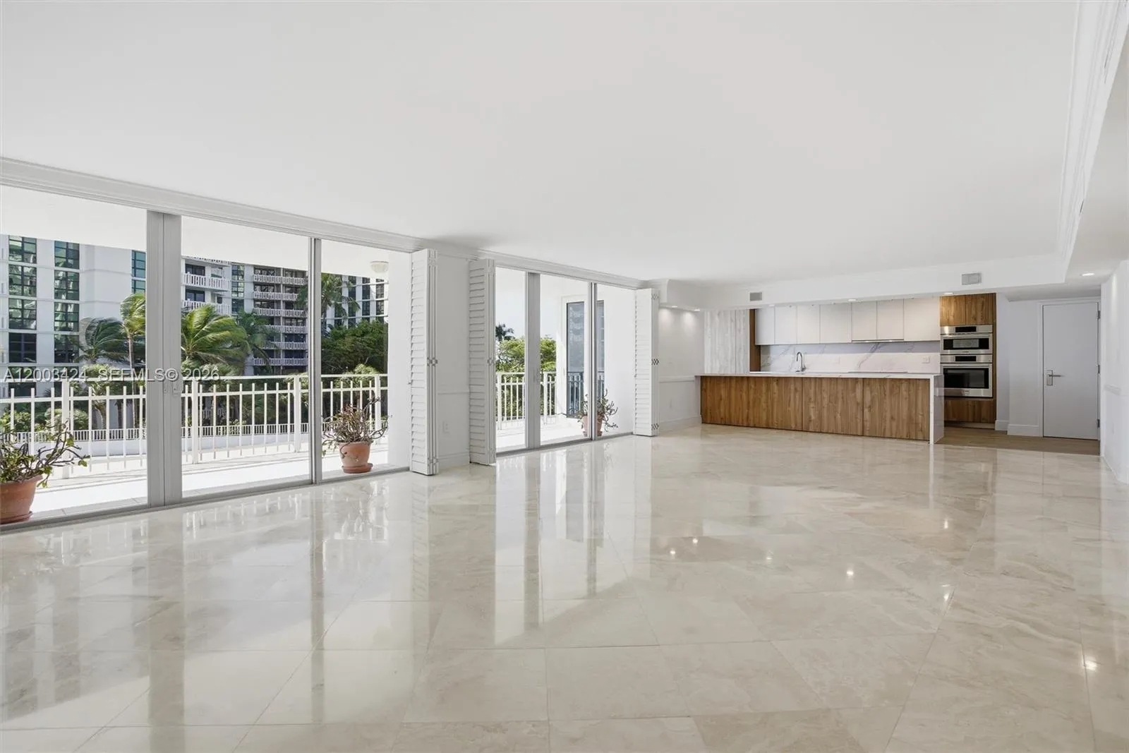 600 Grapetree Dr, Key Biscayne FL 33149