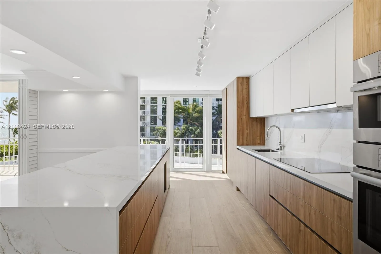 600 Grapetree Dr, Key Biscayne FL 33149