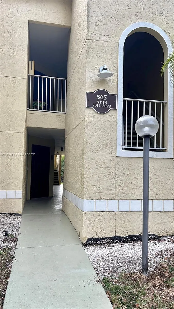 565 Vista Isles Dr # 2014, Sunrise FL 33325