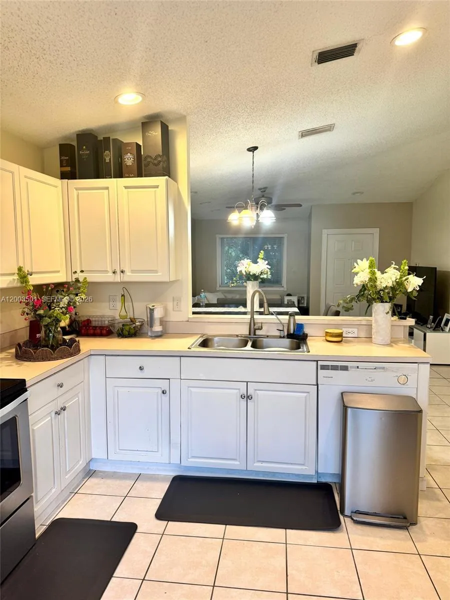 20841 NW 2nd St, Pembroke Pines FL 33029